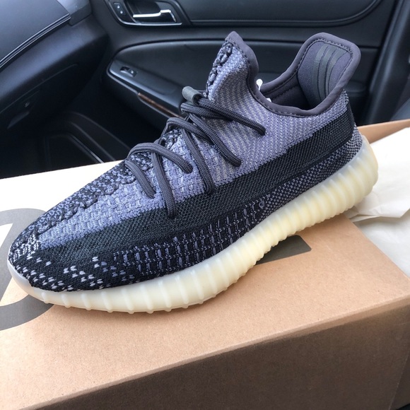 FLASH SALE⚡️Yeezy Boost 350 V2 Carbon - Picture 2 of 4